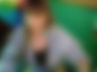 SaveTheBea's Live Sex Cam Show