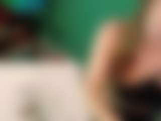SaveTheBea's Live Sex Cam Show
