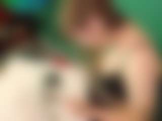 SaveTheBea's Live Sex Cam Show