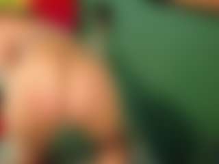 SaveTheBea's Live Sex Cam Show