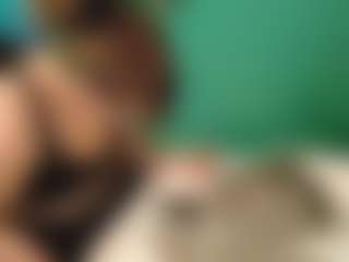 SaveTheBea's Live Sex Cam Show