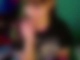 SaveTheBea's Live Sex Cam Show