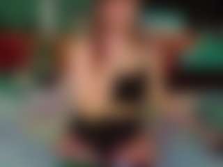 SaveTheBea's Live Sex Cam Show