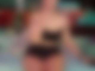 SaveTheBea's Live Sex Cam Show