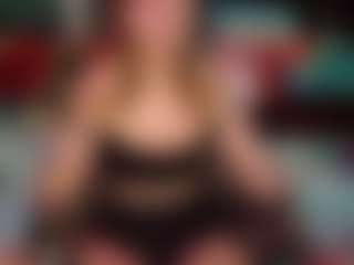 SaveTheBea's Live Sex Cam Show