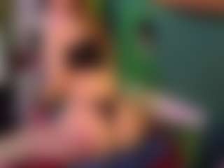 SaveTheBea's Live Sex Cam Show