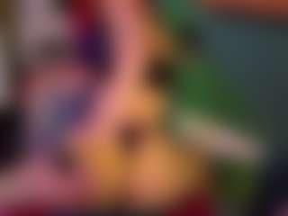 SaveTheBea's Live Sex Cam Show