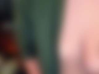 SaveTheBea's Live Sex Cam Show
