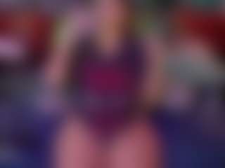 Spettacolo in cam dal vivo con SaveTheBea - Cosplay MILF su Camsoda