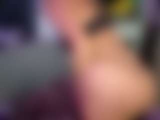 SaveTheBea's Live Sex Cam Show