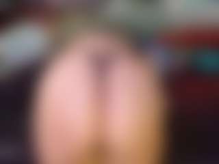 SaveTheBea's Live Sex Cam Show