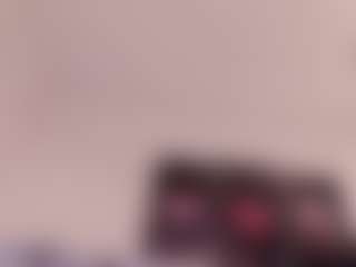 Yiovanna19's Live Sex Cam Show