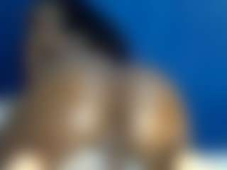 Live cam show with BUSTY-BEE - Oil on Gym Cam Girls