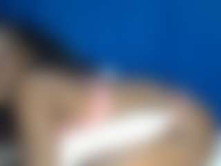 BUSTY-BEE's Live Sex Cam Show