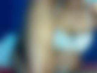 Live cam show with BUSTY-BEE - Oil on Cam Slut