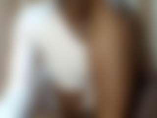Show de câmera ao vivo com BUSTY-BEE - Bikini no Camsoda