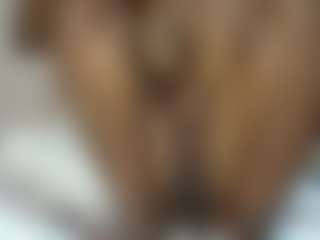 BUSTY-BEE's Live Sex Cam Show
