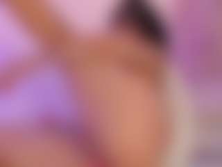 Live cam show with IlianaPhoenix - Lovely on AdultVida.com