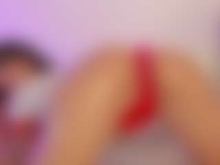 Live cam show with Iliana - Body on SxyPornLive