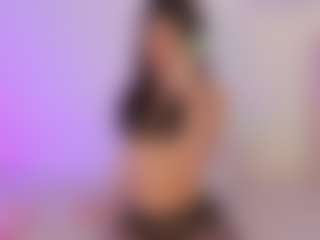 Live cam show with Iliana - Shaved Pussy on LiveSexCams6