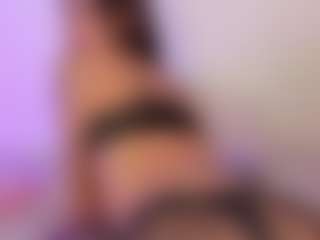 Live cam show with Iliana - Petite on sexylivex.com