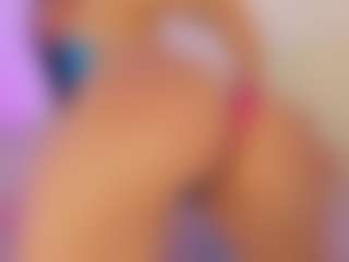 Live cam show with Iliana - Petite Toys on Mixed Magazine Live