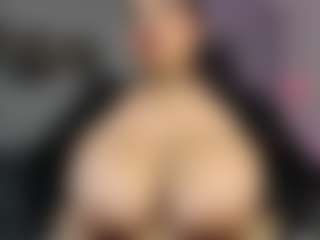 neytirimoon MILF webcam performer live streaming