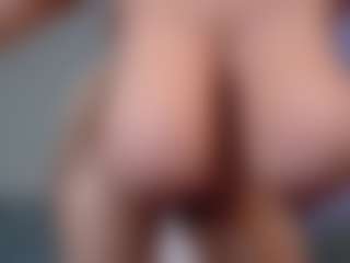 neytirimoon MILF webcam performer live streaming