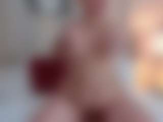 neytirimoon MILF webcam performer live streaming