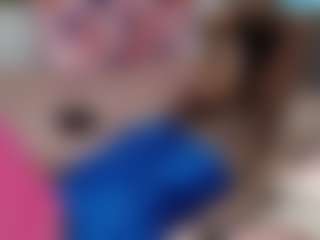 Live cam show with EmilyRiley - Nipple Play on wildcum.com