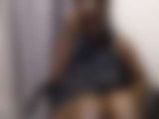 Live cam show with EmilyRiley - Ebony Teen (18+) on Camsoda