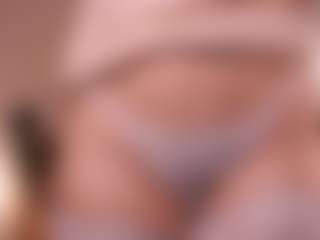 Live cam show with Hetty Satar - Athletic on Milfs Live