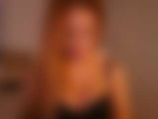 Live cam show with Tracy - Skinny on madthumbs