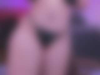 Live cam show with Alyssa-Kross - Curvy on AdultVida.com