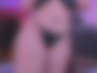 Live cam show with Alyssa-Kross - Curvy on AdultVida.com