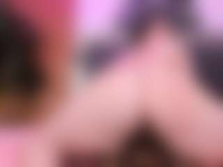 Live cam show with Alyssa-Kross - Brown Eyes Curvy on AdultVida.com