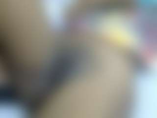 Live cam show with Cuteavrl - Athletic Ebony on Livezox