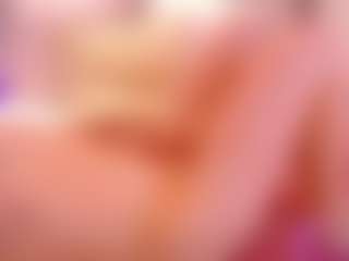 Live cam show with Katy Van - Petite on CamClone