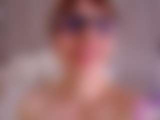 Live cam show with Katy Van - Brown Hair on intimatelivegirls.com