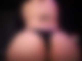Live cam show with EvaCrux - Flashing on Camming Site