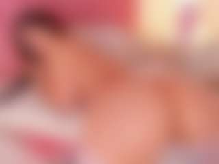 Live cam show with CristaalHart - Cum on liverealitysex.com