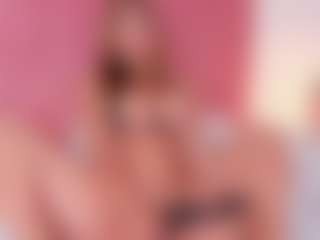 Live cam show with CristaalHart - Fingers on Camsoda