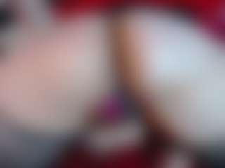 ashley-whiteSelf MILF webcam performer live streaming