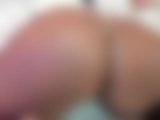 Live cam show with KristineLS - Ass Clapping on Uber Horny