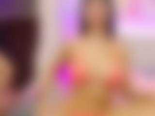 Selena MILF webcam performer live streaming