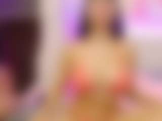 Selena MILF webcam performer live streaming