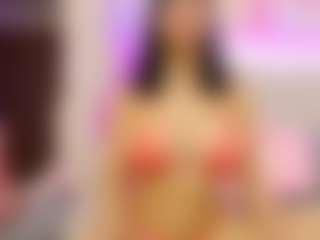 Selena MILF webcam performer live streaming