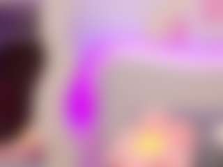 Selena MILF webcam performer live streaming