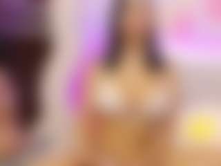 Selena MILF webcam performer live streaming