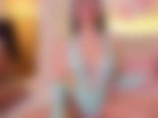 Selena MILF webcam performer live streaming